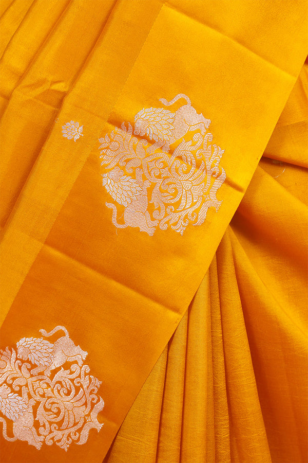 Shikargah Motif Handloom Banarasi Silk Saree