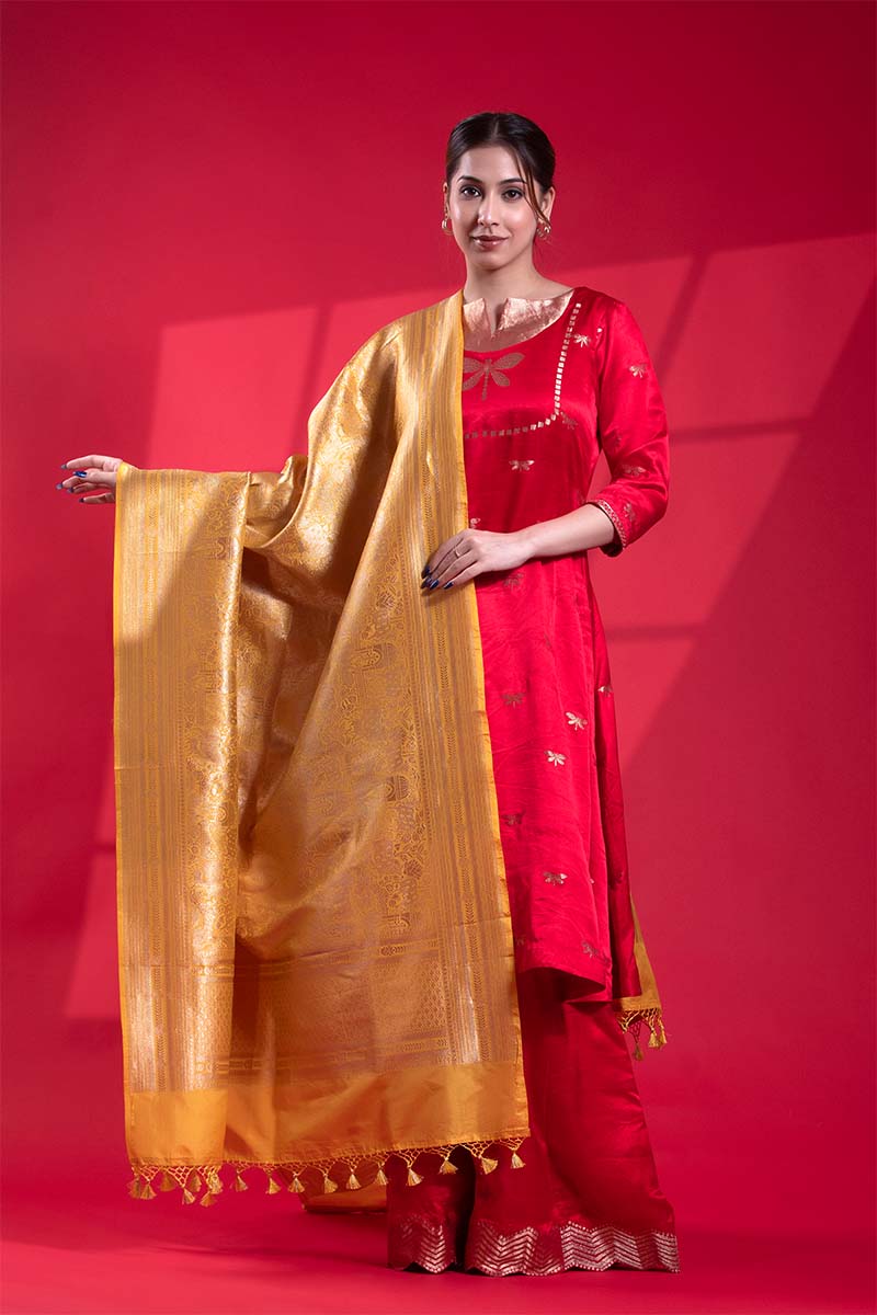 Banarasi Dupatta, yellow dupatta, deep yellow dupatta, wedding dupatta, bridal dupatta, silk dupatta for wedding, silk dupatta, dupatta fashion, traditional dupatta, indian shawls, handloom dupatta