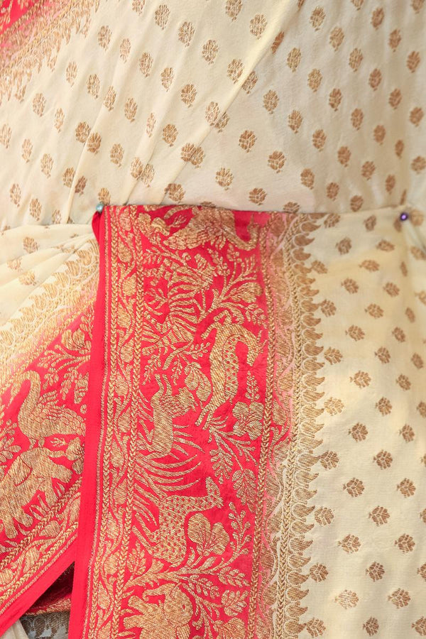 Off-White Shikargah Woven Crepe Saree with Red Pallu And Border